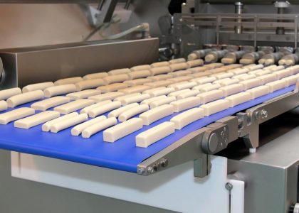 Hand in Hand Neuland betreten – Werkstoff-Tipps für Normelemente im Hygienic Design